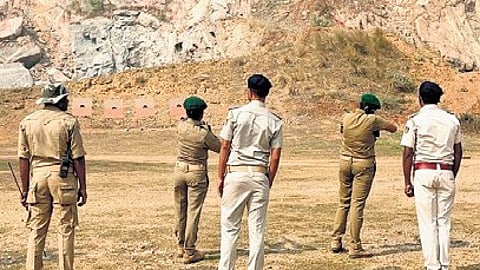 Police personnel impart weapon training to forest staff in Balasore | Express