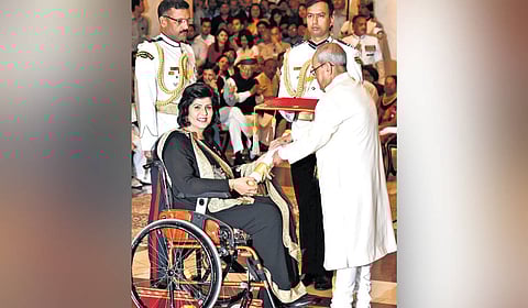 Paralympian Deepa Malik receiving the Padma Shri from former President Pranab Mukherjee in 2017.