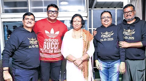 Jayanna, Darshan,Meena Thoogudeepa, Bhogendra and Dinakar