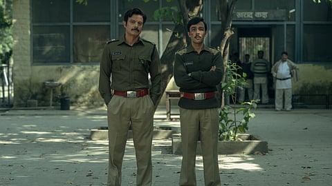 (L to R) Rahul Bhat as Dsp Rajesh Tomar, Zahan Kapoor as Sunil Kumar Gupta in Black Warrant. Cr. Courtesy of Netflix © 2024