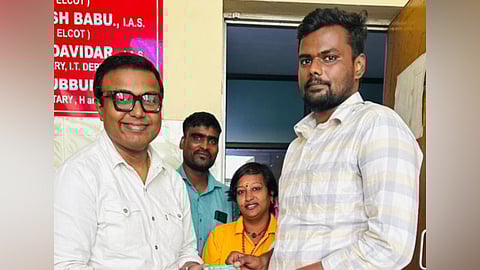 The music director received the donor card after registering himself with the Rajiv Gandhi government hospital in Chennai.