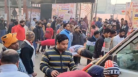 Injured devotees being taken for treatment after a watchtower collapsed during 'Laddu Mahotsav', at Baraut, in Baghpat.