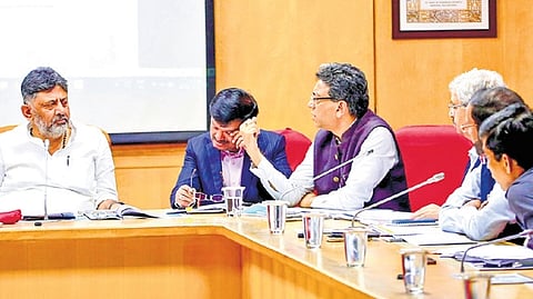 DCM DK Shivakumar with BBMP Administrator ACS Umashankar, Chief Commissioner Tushar Girinath, Special Commissioner Munish Moudgil, BWSSB Chairman Dr Ram Prasath Manohar and BMRDA Commissioner Rajendra Cholan at a meeting in Bengaluru on Tuesday