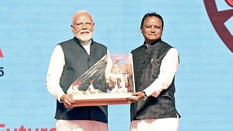 Chief Minister Mohan Charan Majhi presents a memento to Prime Minister Narendra Modi during the inauguration of the Utkarsh Odisha Conclave in Bhubaneswar on Tuesday.