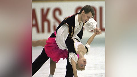 vgenia Shishkova and Vadim Naumov of Russia perform during free skating in the pairs event of the NHK Trophy International Figure Skating Competition at Nagoya central Japan, Dec. 9, 1995