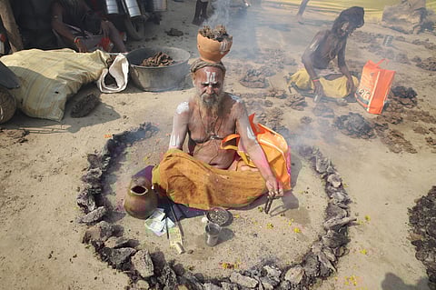 Agni Snan Sadhana involves the ascetic positioning himself at the center of multiple circles of fire, meditating amidst the scorching flames.