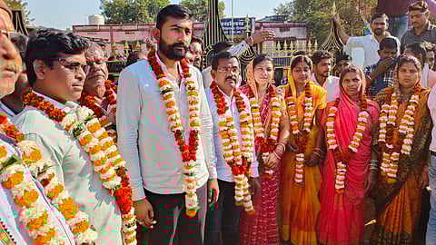 Disgruntled leaders from both the Bharatiya Janata Party (BJP) and the Congress have joined forces to form a new political group, the ‘Dukhi Aatma Party’.