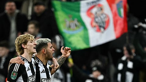 Newcastle United's English midfielder Anthony Gordon (L) and Newcastle United's Brazilian midfielder Bruno Guimaraes celebrate at the end of the English League Cup semi-final second leg football match between Newcastle United and Arsenal