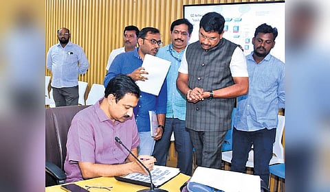Principal Secretary (GAD) Mukesh Kumar Meena inspects arrangements for the meeting of Secretaries at the State Secretariat on Saturday.