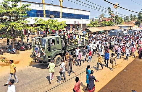 The funeral procession of IAF junior warrant officer Manjunath G S in Hosanagara