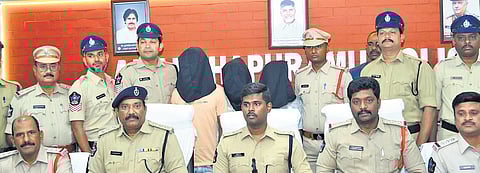 Anantapur district police team with Dhar gang members