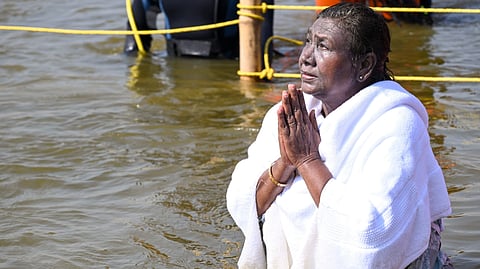 President Droupaid Murmu takes holy dip at Sangam