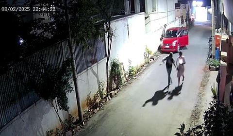 10.02.2025: Coimbatore: CCTV camera footage of a migrant worker followed 2 women, entered their ladies hostel by attacking the security guard.