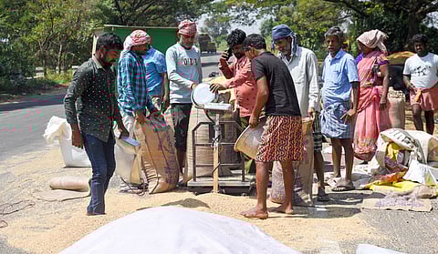 Busy DPC at Panayapuram near Tiruchy on Friday: