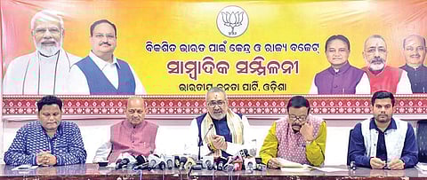 Union Textiles minister Giriraj Singh addressing mediapersons on Tuesday .