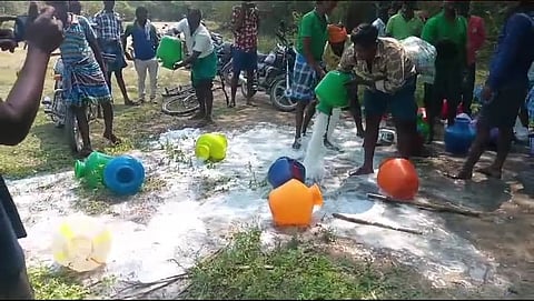 Traditional palm tree farmers at Athiyur Thirukkai village on Wednesday uncovered an alleged illegal operation, in which chemicals were mixed with toddy for sale at the village.