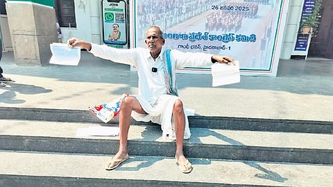A Farmer staged a protest at gandhi bhavan stating that he did not get crop loan weaver