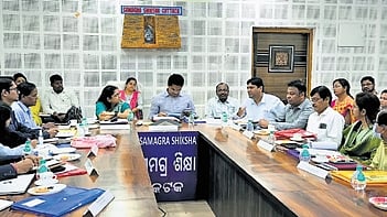 NITI Aayog delegation in discussion with the govt officials on metropolitan development region.