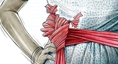 GP member Shantamma Bandiwaddar, who walked into the meeting with her son, abused and attacked PDO Ratnamma Gundannavar