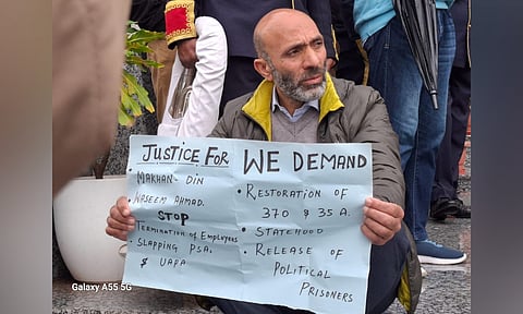 Carrying a placard, Khurshid staged a protest in the Assembly compound.