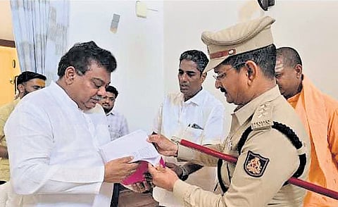 Minister MB Patil and SP Basavaraj Yaligar at an event recently