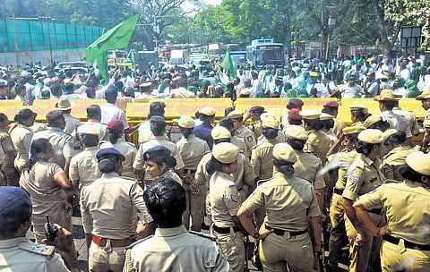 A standoff between farmers, during their Vidhana Soudha Chalo rally, and police personnel, who stopped them near Seshadri Road, in Bengaluru on Thursday.