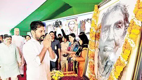 CM Revanth Reddy at the Mahila Shakti public meeting organised on the occasion of International Women’s Day celebrations at Parade Grounds.