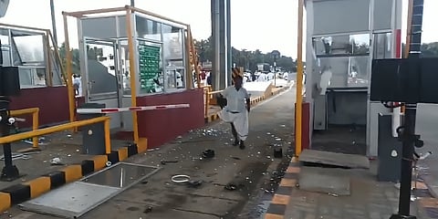 Traders believed that there is no need for such a plaza, since most of the area isn't known for heavy traffic movements, and questioned why the facility was established without reason