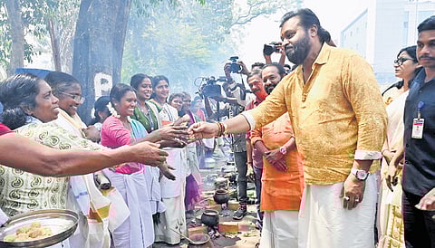 Union minister Suresh Gopi visiting ASHA workers who offered pongala in front of the Secretariat