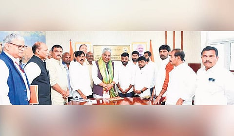 A team led by Achalananda Peethadhipathi, along with BJP leaders submitted a representation to Union Minister Bhupender in New Delhi on Thursday.