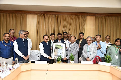 Director general (ECS) BK Das handing over the aerosol lidar system to IMD DG
Mrutyunjay Mohapatra