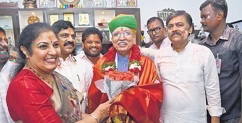 Union Minister Arjun Ram Meghwal, State BJP chief D Purandeswari and MLA N Eshwar Rao and former MP GVL Narasimha Rao during Holi celebrations.