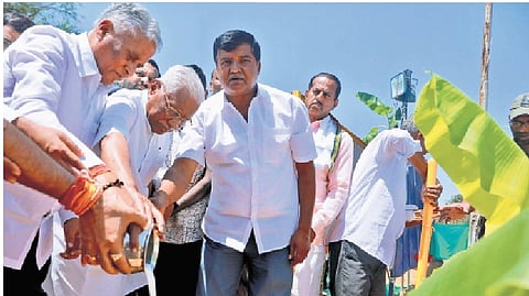 Union Minister of State for Railways V Somanna lays the foundation stone for the construction of a pedestrian walkway at Shettihalli Gate in Tumakuru on Saturday.