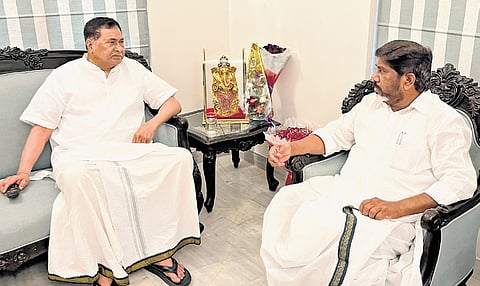 Deputy Chief Minister Mallu Bhatti Vikramarka meets senior Congress Leader Jana Reddy on Saturday.