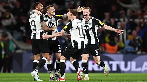 (L-R) Newcastle United's English Callum Wilson, Kieran Trippier, Harvey Barnes and Emil Krafth celebrate on the pitch after the English League Cup final football match between Liverpool and Newcastle United at Wembley Stadium, north-west London on March 16, 2025. Newcastle won the game 2-1.