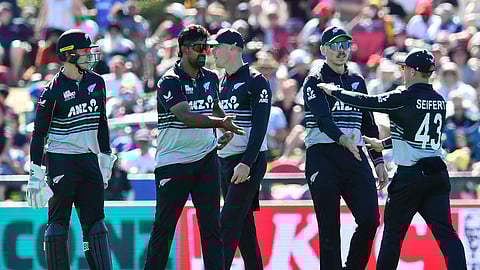New Zealand's Ish Sodhi (2L) and Michael Bracewell (2R) celebrate after taking the wicket of Pakistan's Abdul Samad during the first Twenty20 international cricket match between New Zealand and Pakistan at Hagley Oval in Christchurch.