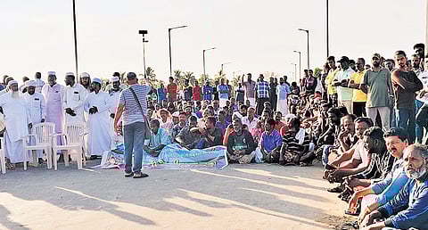 Fishermen staging a dharna blocking the Perumathura-Anchuthengu Road demanding resumption of dredging at Muthalapozhi harbour mouth
in Thiruvananthapuram on Thursday