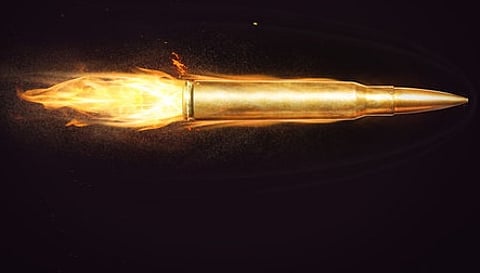 A police sub-inspector’s attempt to heat blank bullets on a frying pan led to an explosion at the Armed Reserve (AR) Camp of Kochi City Police on 10 March.