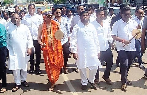 CLP leader Ram Chandra Kadam, senior leader Tara Prasad Bahinipati & MLAs march to a temple to offer prayers as a mark of protest against their suspension