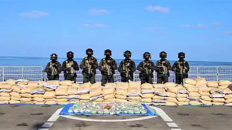 The specialist boarding team, along with Marine Commandos, seized 2,500 kgs of narcotic substances (including 2386 kgs of hashish and 121 kgs of heroin).