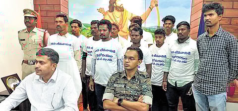 Eleven Maoist members surrendered before ASR SP Amit Bardar.