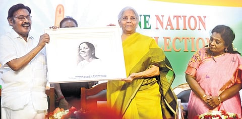 TR Paarivendhar, Chairman, SRM University, presents a memento to Union Finance Minister Nirmala Sitharaman during a seminar on ‘One Nation One Election’ at SRM University.