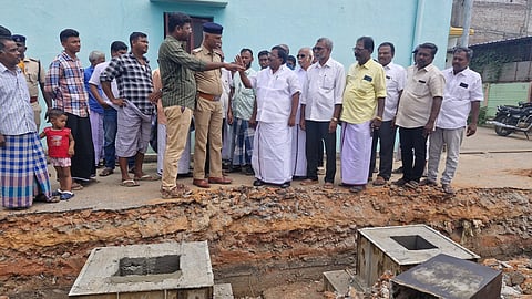 Leader of the Opposition in Puducherry Assembly and Villianur MLA R Siva held talks with officials from the Southern Railway following public protests over the ongoing railway construction.