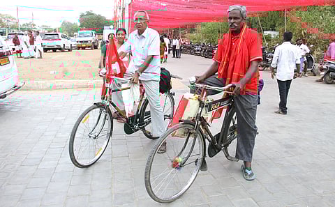 Loyalty to CPM, moves this duo namely Challa Venkataiah(72), C Kuppusamy(58) crossed 510 kms from Tirupati district in Telangana to CPMs 24th party congress venue of Tamukkam ground on Saturday evening.