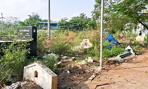 A view of the poorly maintained Tiruchy Corporation's Sangiliyandapuram graveyard in Tiruchy.