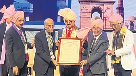 Noted ophthalmologist Dr Biswambhar Rajguru receives lifetime achievement award