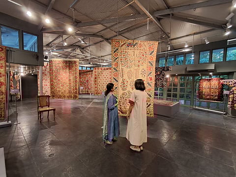 Seamless routes of stories