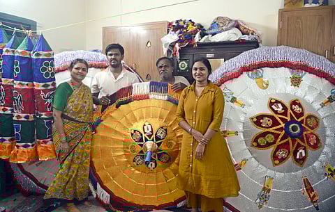 Threads of divine shades