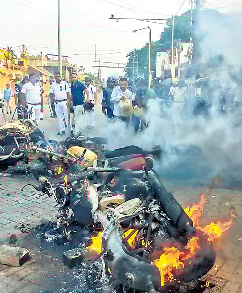 Police vehicles set on fire in South 24 Parganas allegedly by ISF members during a protest over Waqf Act on Monday.