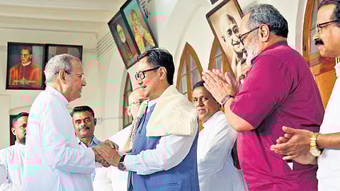 Union Minister for Minority Affairs Kiren Rijiju being welcomed by Archbishop Joseph Kalathiparambil when the former visited the Archdiocese of Verapoly
on Tuesday.